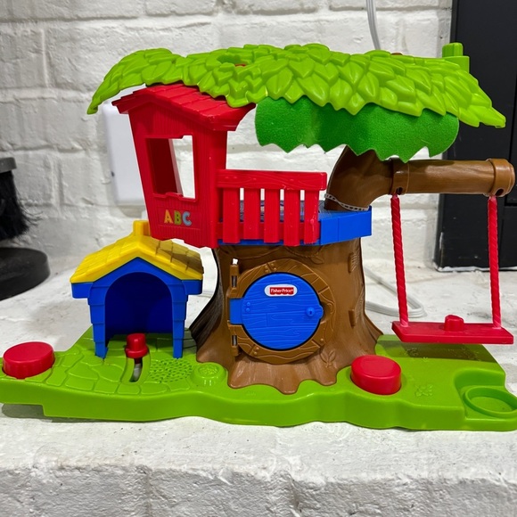 2016 Fisher-Price Little People Musical Playset Toddlers Swing & Share Treehouse - Picture 1 of 9